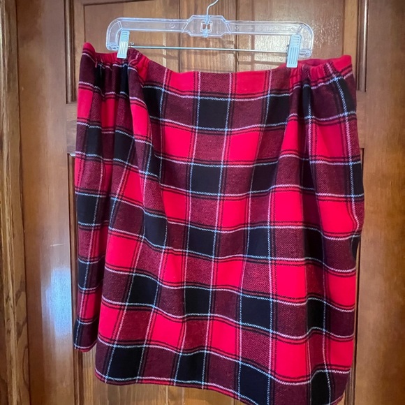 Talbots red,black and gray checked skirt - Picture 3 of 4